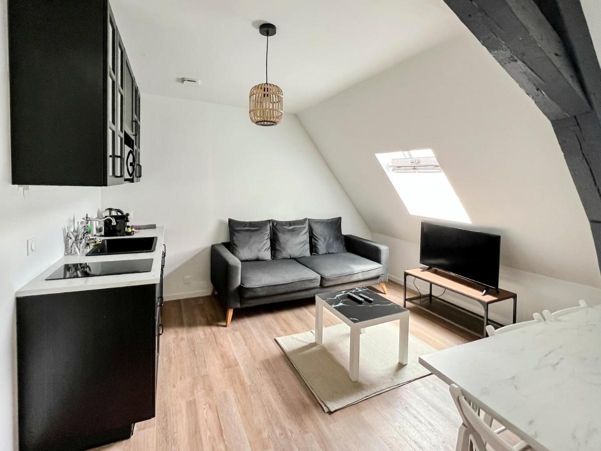 Appartement Tournelles VUE CATHEDRALE-Maison du XVIe siècle classé à Reims Extérieur photo