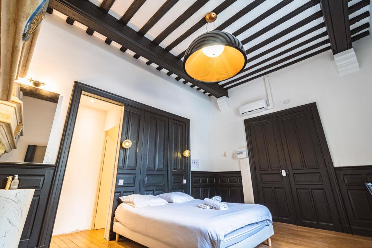 Appartement Tournelles VUE CATHEDRALE-Maison du XVIe siècle classé à Reims Extérieur photo