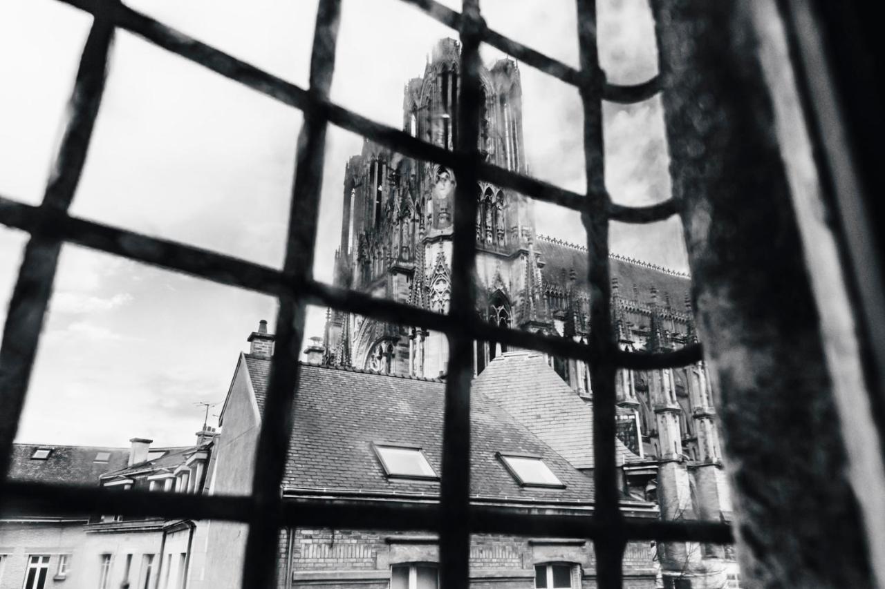 Appartement Tournelles VUE CATHEDRALE-Maison du XVIe siècle classé à Reims Extérieur photo