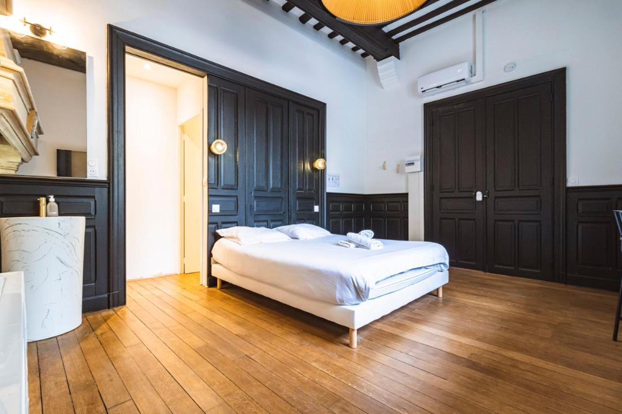 Appartement Tournelles VUE CATHEDRALE-Maison du XVIe siècle classé à Reims Extérieur photo