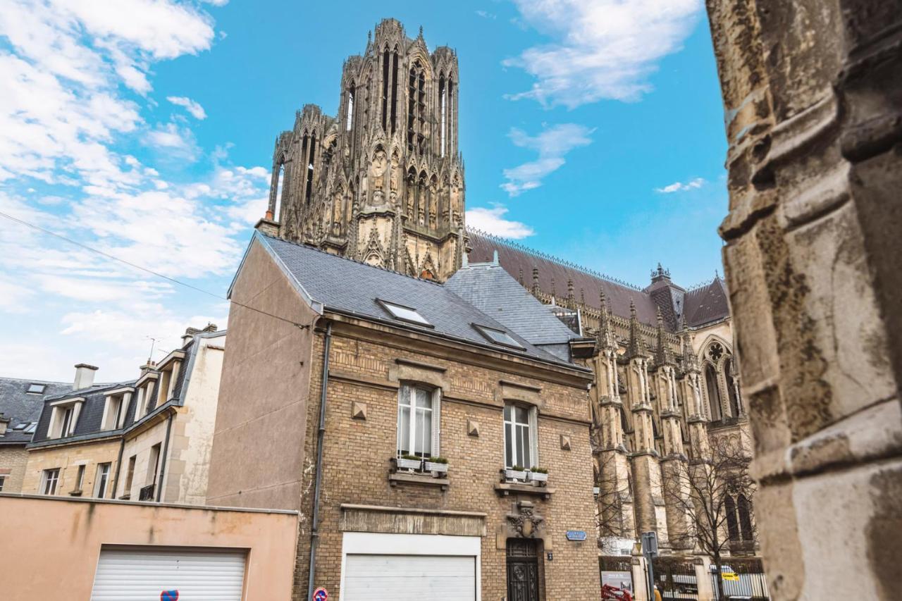 Appartement Tournelles VUE CATHEDRALE-Maison du XVIe siècle classé à Reims Extérieur photo