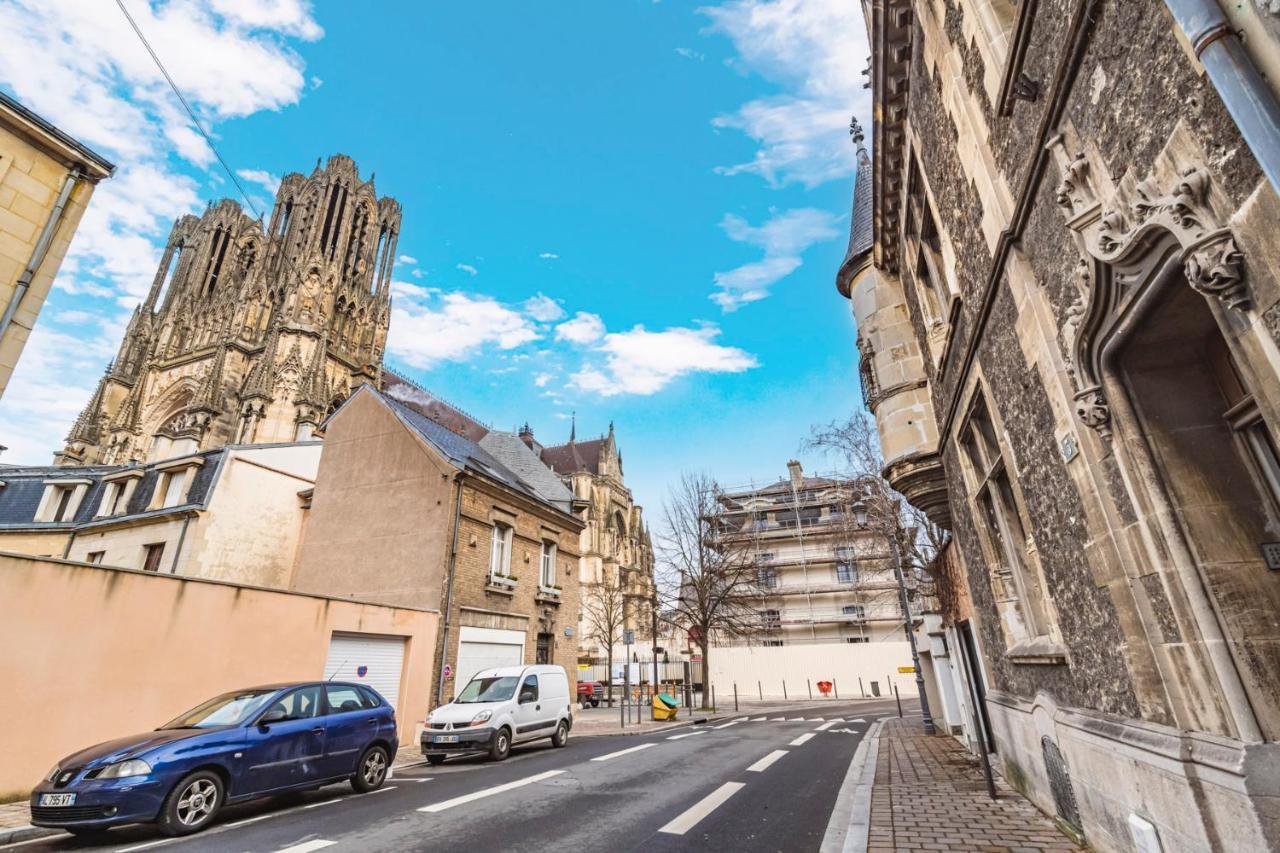 Appartement Tournelles VUE CATHEDRALE-Maison du XVIe siècle classé à Reims Extérieur photo