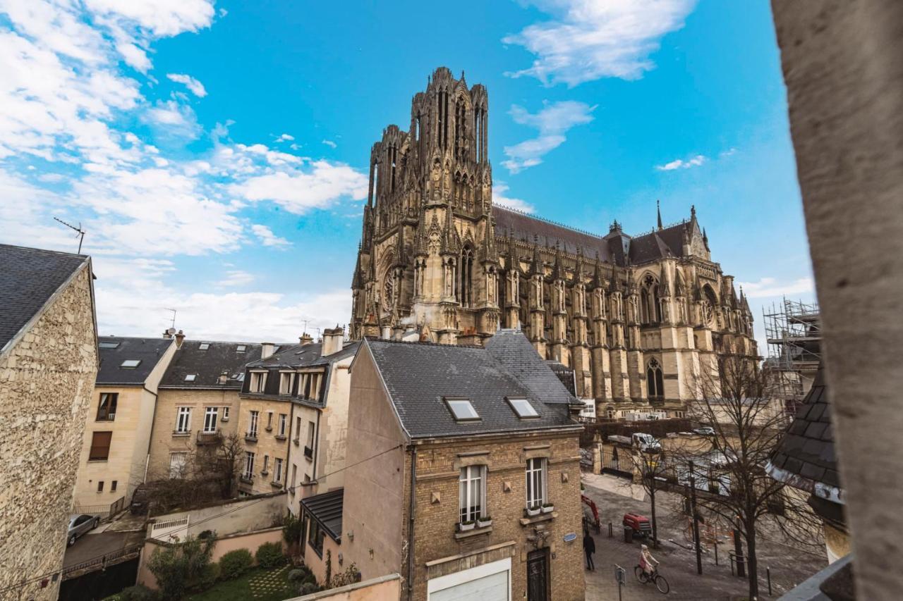 Appartement Tournelles VUE CATHEDRALE-Maison du XVIe siècle classé à Reims Extérieur photo