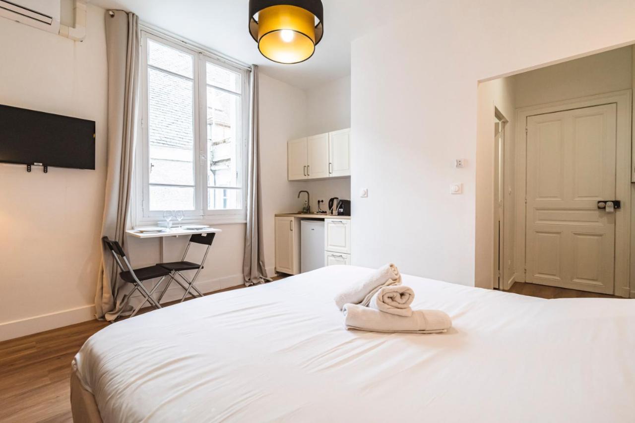Appartement Tournelles VUE CATHEDRALE-Maison du XVIe siècle classé à Reims Extérieur photo