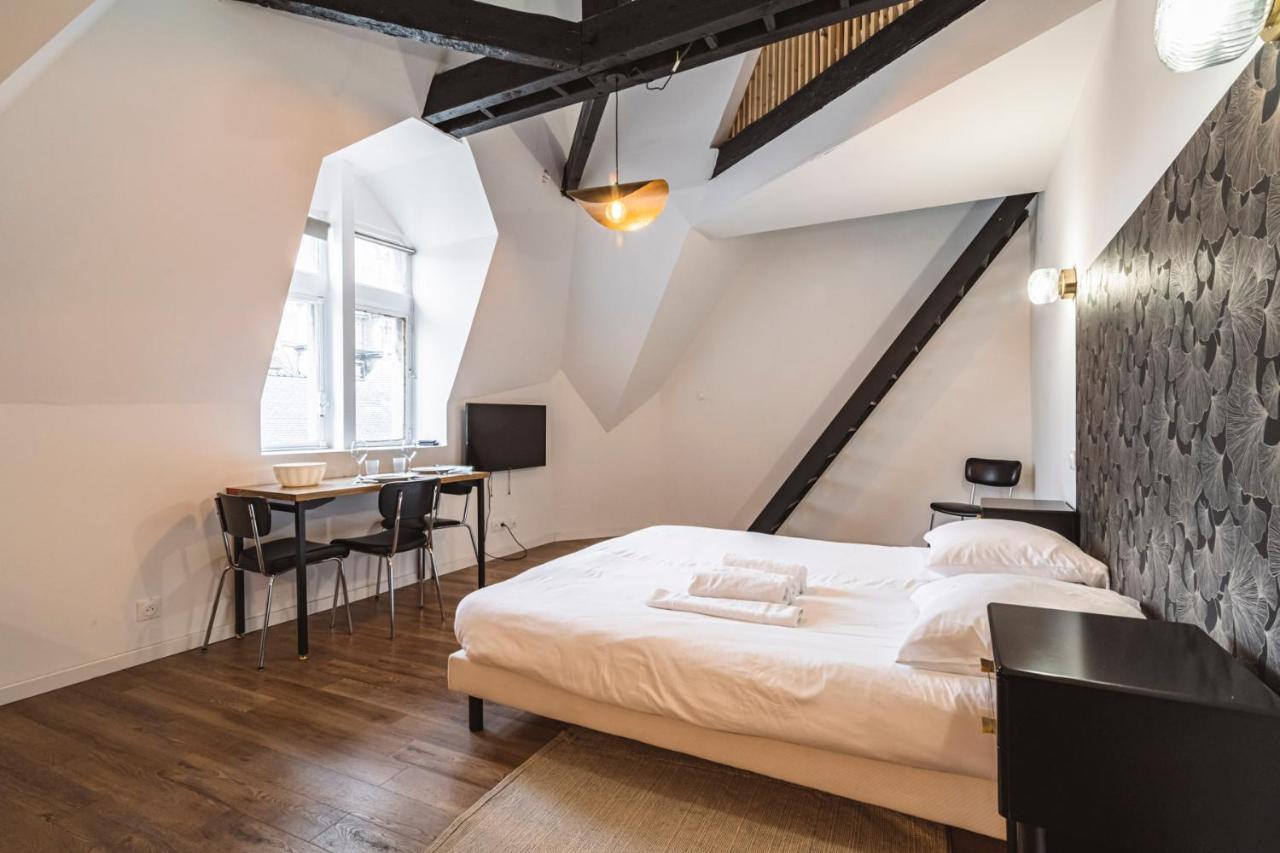Appartement Tournelles VUE CATHEDRALE-Maison du XVIe siècle classé à Reims Extérieur photo