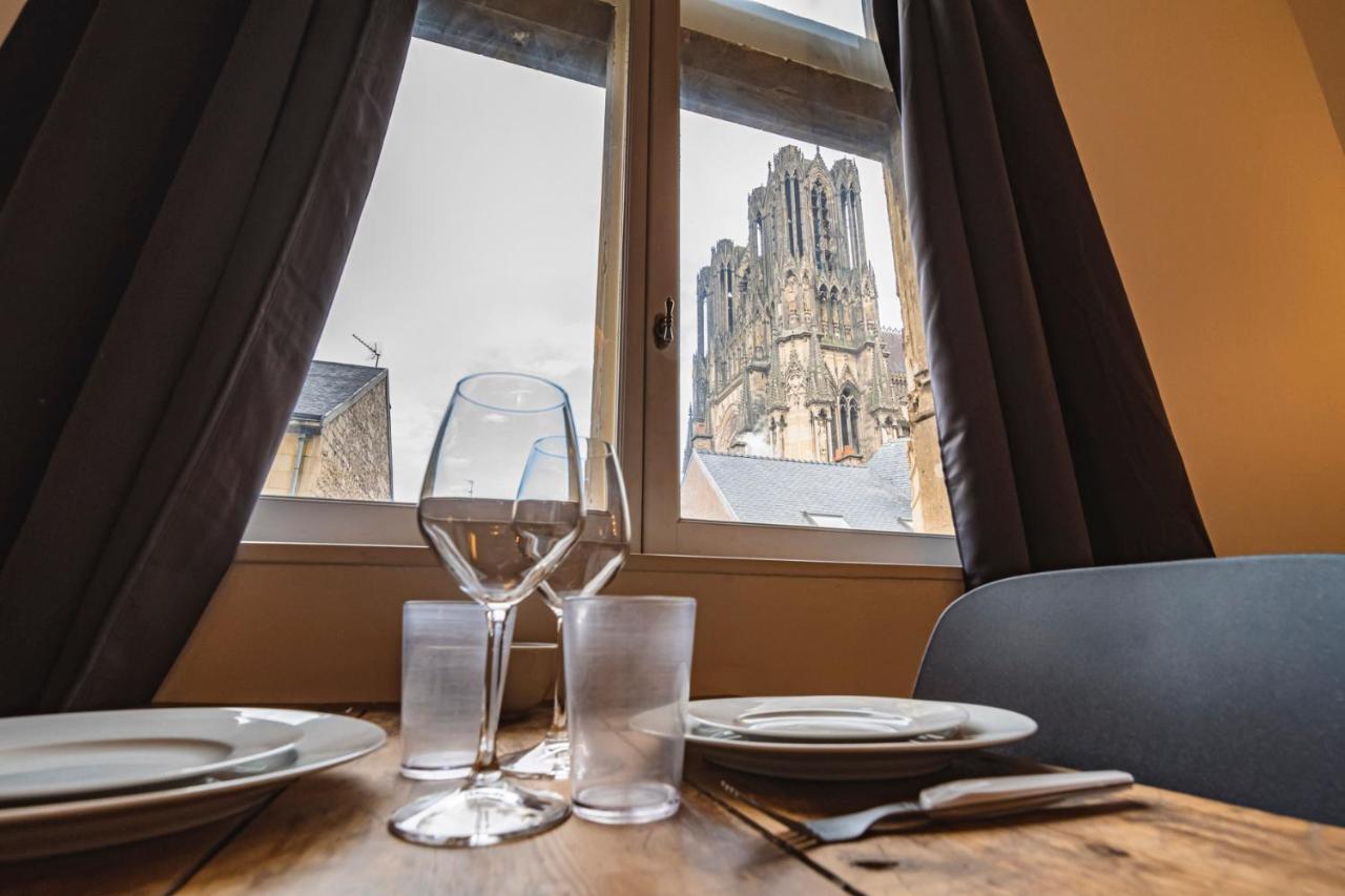 Appartement Tournelles VUE CATHEDRALE-Maison du XVIe siècle classé à Reims Extérieur photo