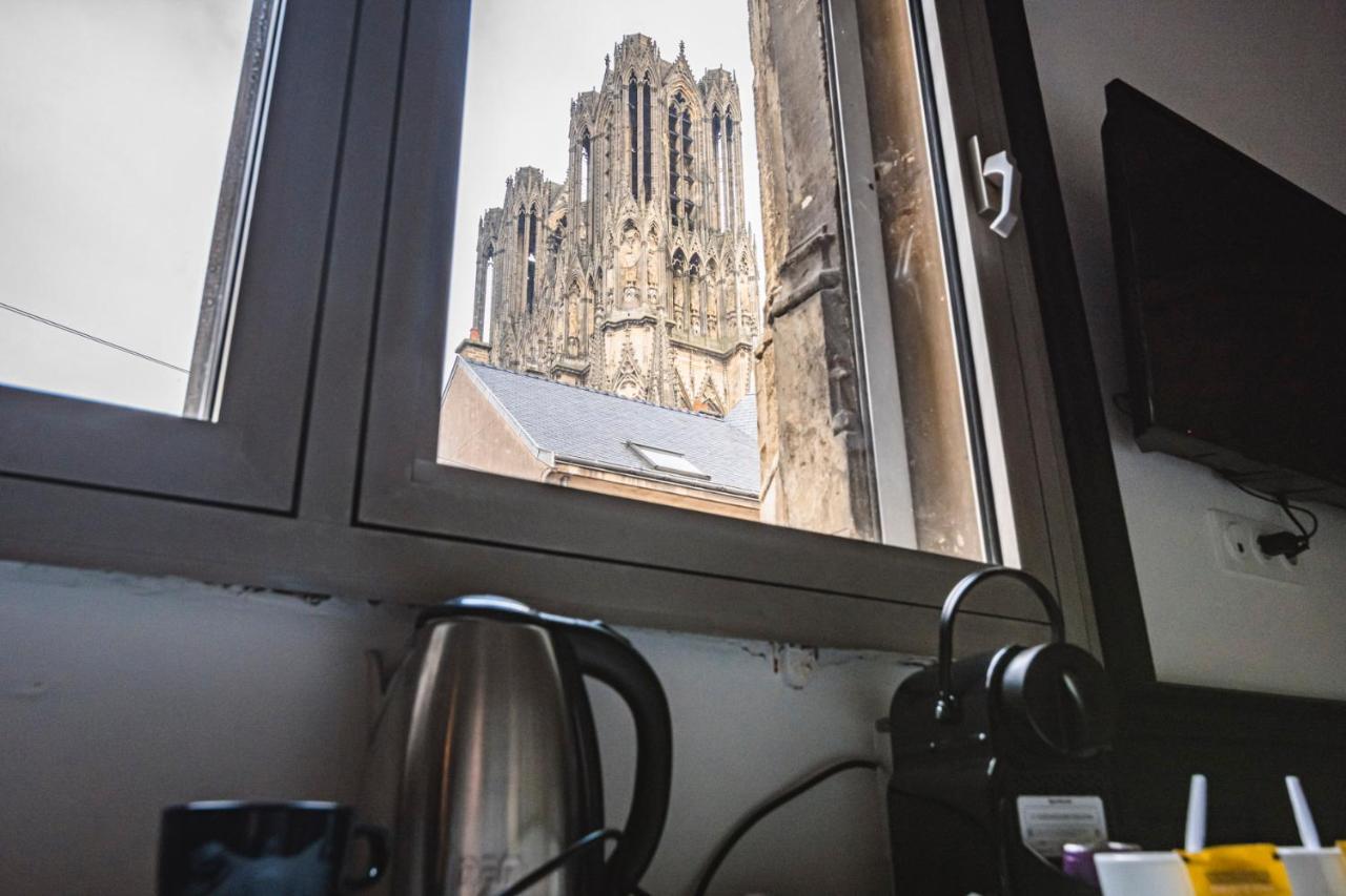 Appartement Tournelles VUE CATHEDRALE-Maison du XVIe siècle classé à Reims Extérieur photo
