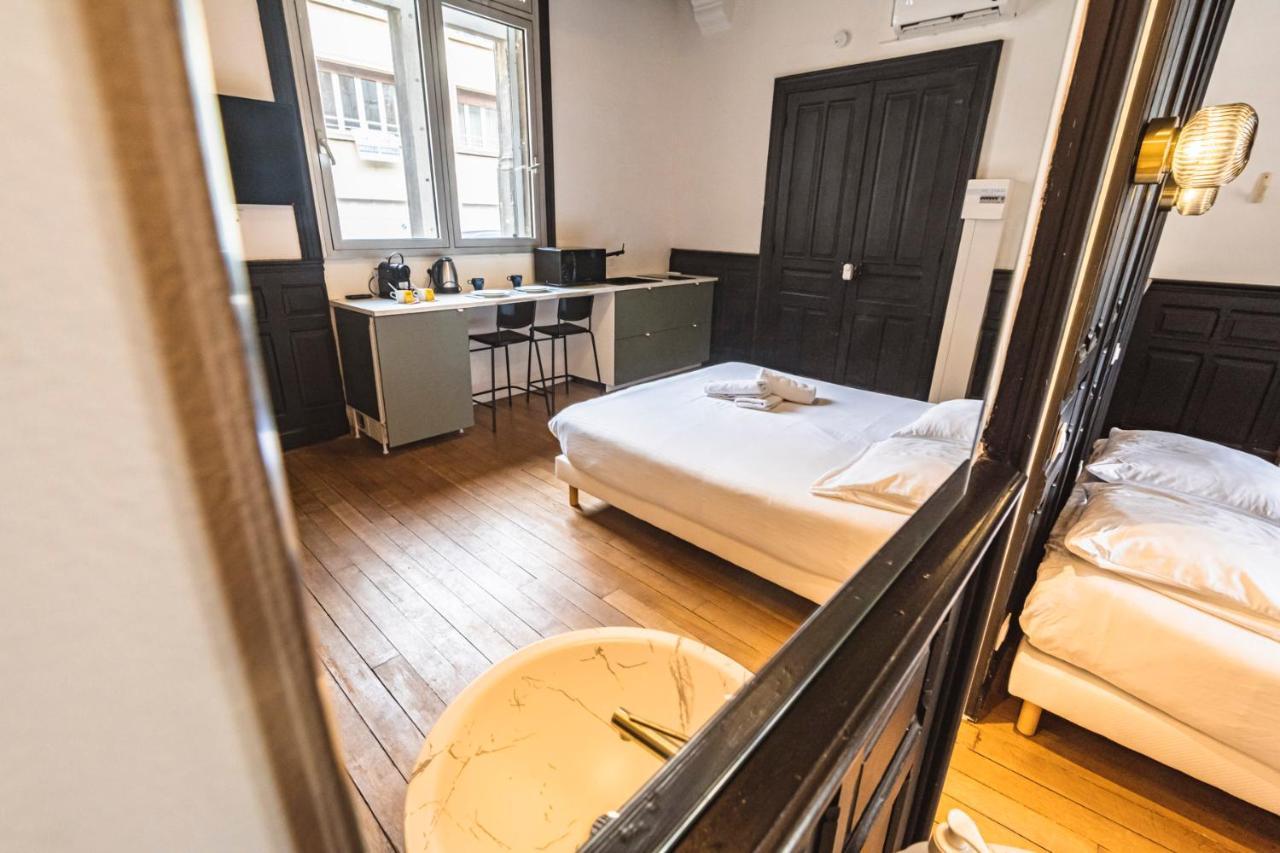 Appartement Tournelles VUE CATHEDRALE-Maison du XVIe siècle classé à Reims Extérieur photo